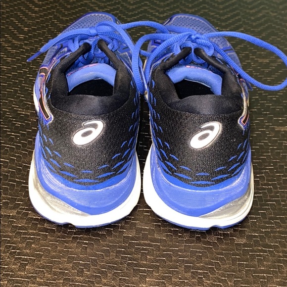 Women’s ASICS shoes size 10 - Picture 5 of 7